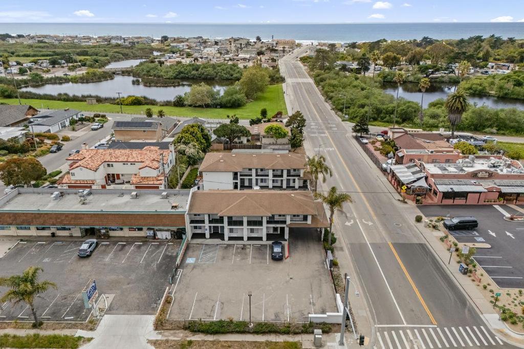 Dune Surfer Inn Оушеано Екстериор снимка